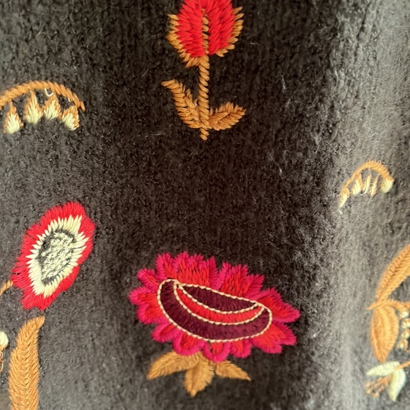 EMBROIDERED MOCK TURTLE NECK SWEATER - Picture 4 of 7